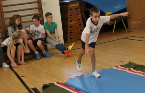 e5yxpffbps_gymnastika_1