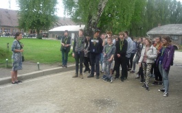 usva8bc0nu_06-06-2017-dejepisna-exkurze-dobrosov-osvetim_1