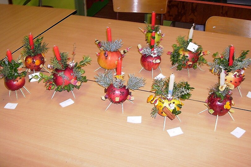 vanocni-svicny-sedma-trida-prosinec-2007_1.jpg