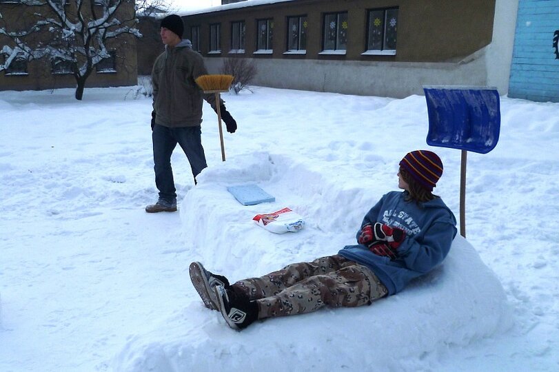 stavby-ze-snehu-8-trida-3-12-2010_1.jpg