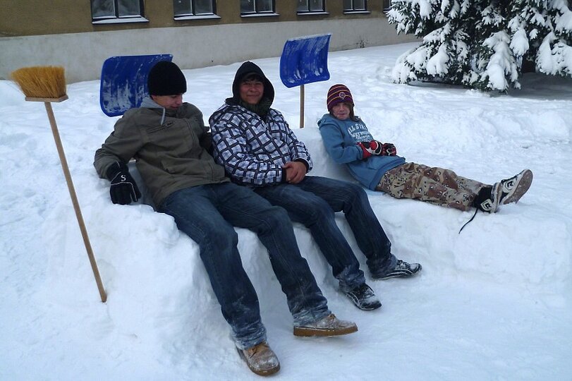stavby-ze-snehu-8-trida-3-12-2010_2.jpg