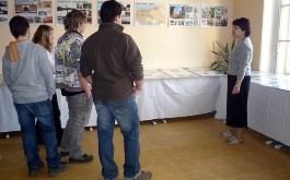 exkurze-dejepisneho-seminare-na-vystavu-zide-v-boji-a-odboji-18-3-2010_2.jpg