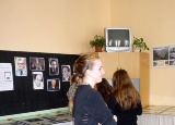 exkurze-dejepisneho-seminare-na-vystavu-zide-v-boji-a-odboji-18-3-2010_3.jpg