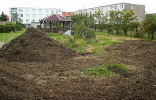 zif7ivy1gk_rekonstrukce-zahrady-srpen-2009_1