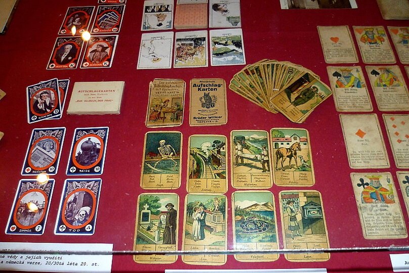 vlastivedne-muzeum-jesenice-karty-osudu-7-9-2012_15.jpg
