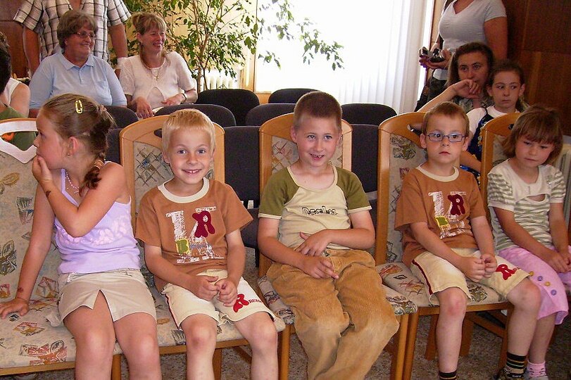 slavnostni-vyrazeni-ze-skolky-24-6-2008_1.jpg