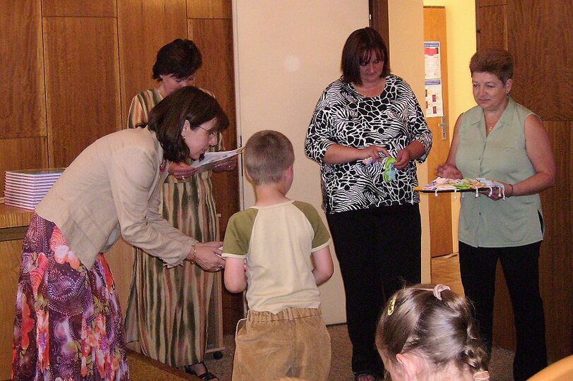 slavnostni-vyrazeni-ze-skolky-24-6-2008_9.jpg