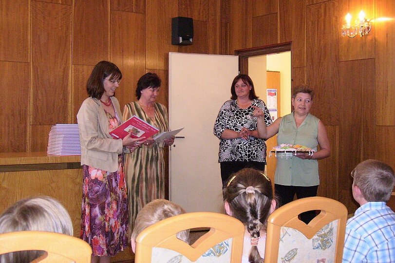 slavnostni-vyrazeni-ze-skolky-24-6-2008_8.jpg
