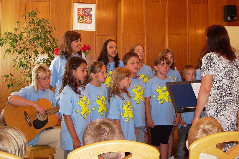 slavnostni-vyrazeni-ze-skolky-24-6-2008_3.jpg