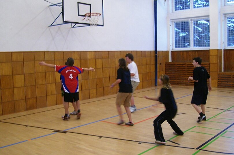 skolni-turnaj-ve-streetbalu-22-12-2009_4.jpg