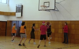 vanocni-skolni-turnaj-ve-streetballu-21-12-2011_14.jpg