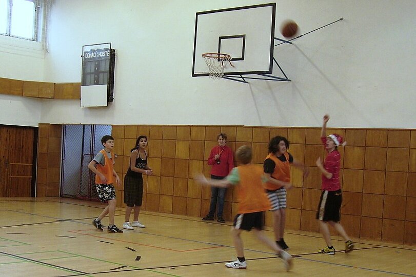 vanocni-skolni-turnaj-ve-streetballu-21-12-2011_11.jpg
