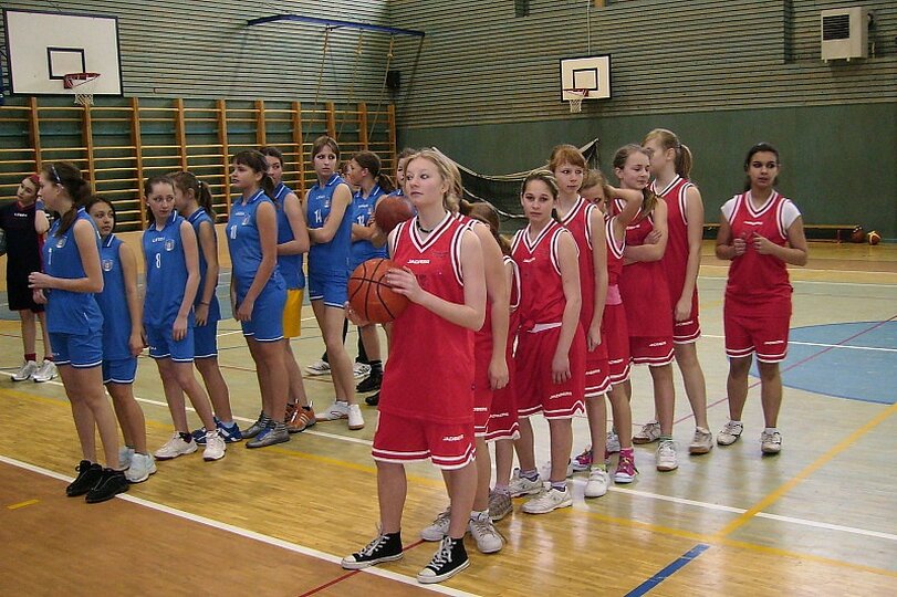 okresni-kolo-basketbalu-divek-6-7-tr-15-3-2012_1.jpg