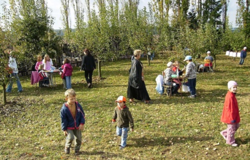 wlhpj5hrvo_den-otevrenych-dveri-skolni-zahrady-7-10-2009_1