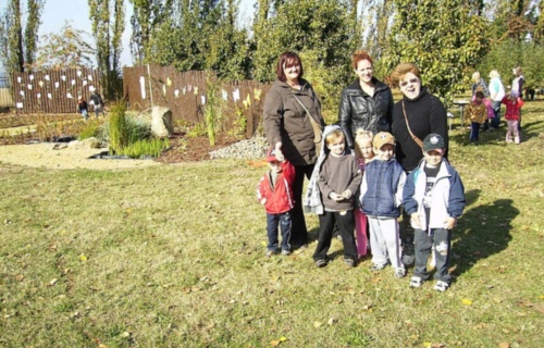 wlhpj5hrvo_den-otevrenych-dveri-skolni-zahrady-7-10-2009_1