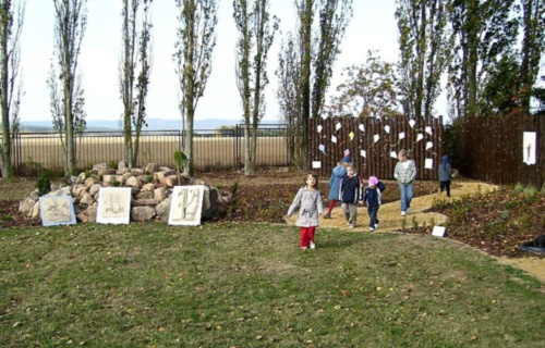 wlhpj5hrvo_den-otevrenych-dveri-skolni-zahrady-7-10-2009_1