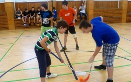 skolni-turnaj-ve-florbalu-20-12-2012_1.jpg