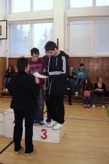 skolni-turnaj-ve-streetballu-21-12-2012_9.jpg