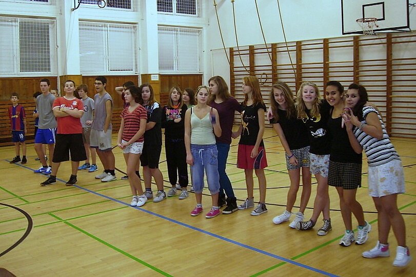 skolni-turnaj-ve-streetballu-21-12-2012_1.jpg