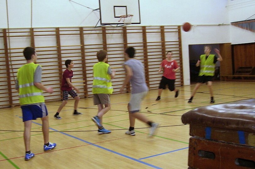 skolni-turnaj-ve-streetballu-21-12-2012_7.jpg