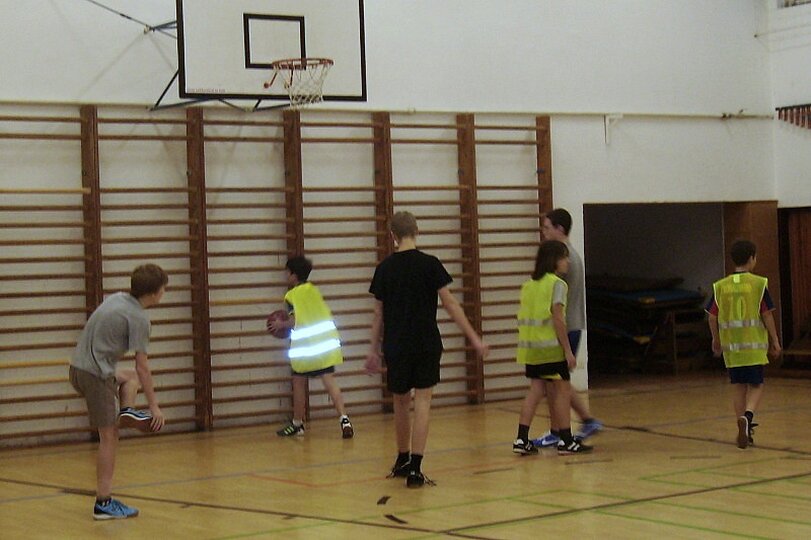 skolni-turnaj-ve-streetballu-21-12-2012_5.jpg