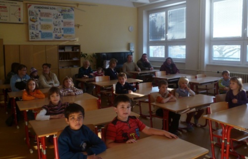 bafco77yk8_den-otevrenych-dveri-ukazka-prace-v-hodine-aj-v-prvni-tride-3-12-2012_1