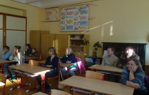 bafco77yk8_den-otevrenych-dveri-ukazka-prace-v-hodine-aj-v-prvni-tride-3-12-2012_1