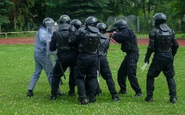 yjlse4l4nq_den-s-ajaxem-22-6-2011_1