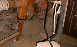 54yg8yhmhw_muzeum-bedricha-smetany-a-muzeum-karlova-mostu_1