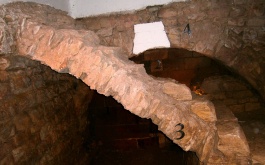 54yg8yhmhw_muzeum-bedricha-smetany-a-muzeum-karlova-mostu_1