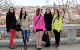 pn7tpqqf7c_kmd-divadlo-spejbla-a-hurvinka-dejiny-kontra-spejblkontra_1